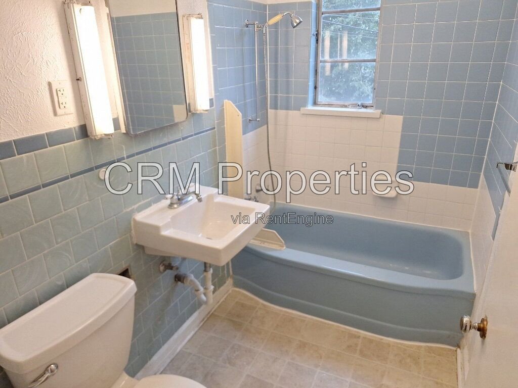 2101 N WHEELING AVE. APT 2, MUNCIE property image