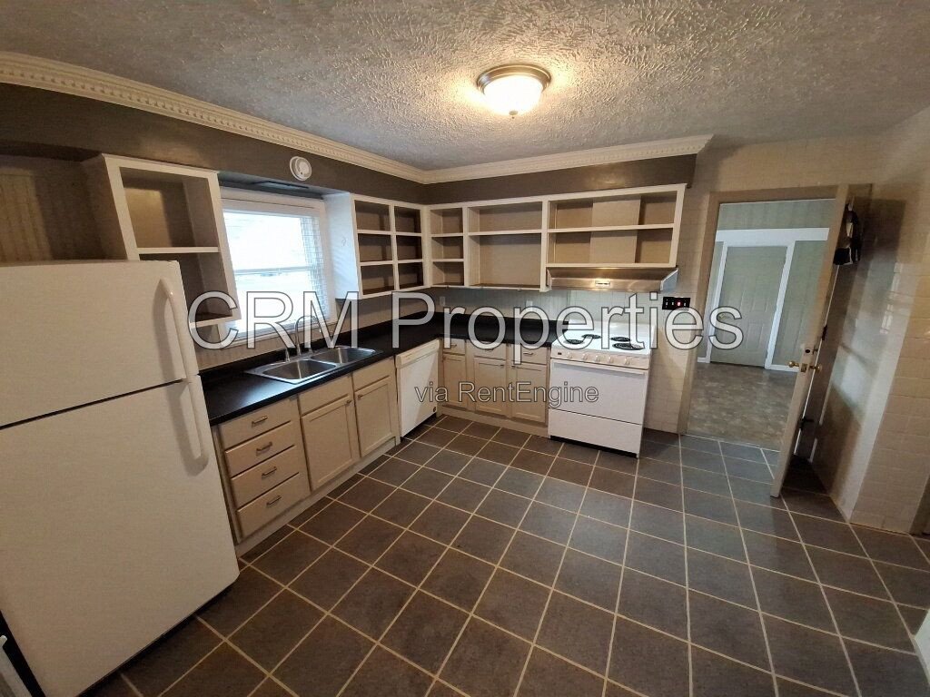 105 S FOREST DR. KOKOMO property image
