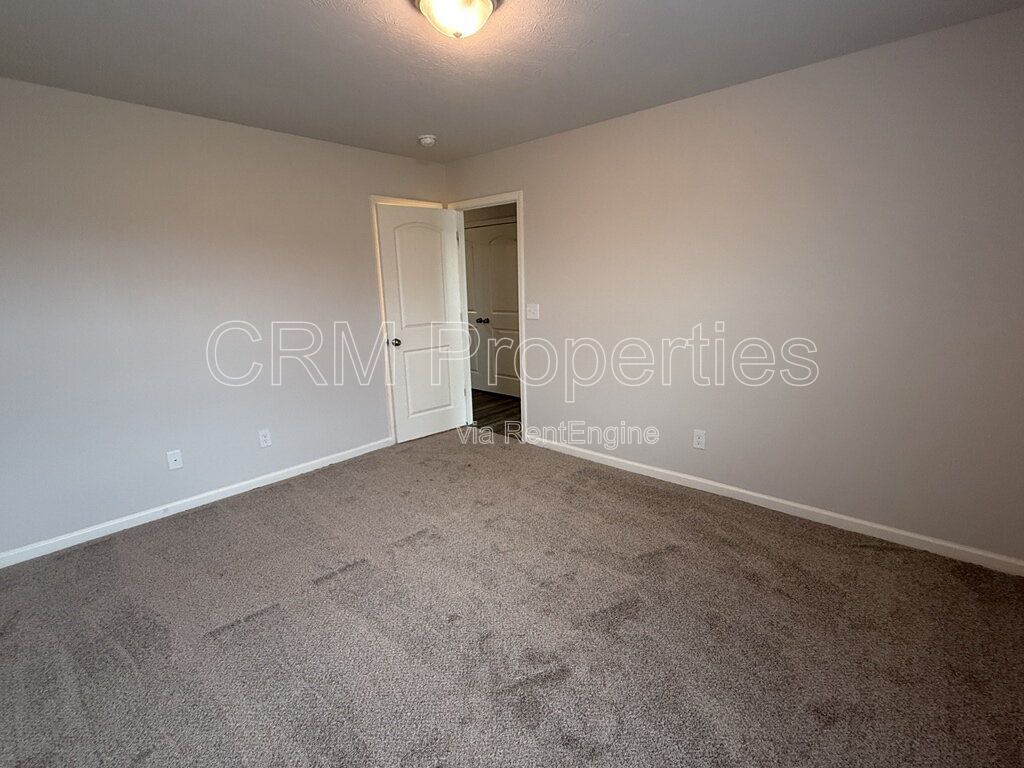 2618 W KINGS CANYON DR. MUNCIE property image