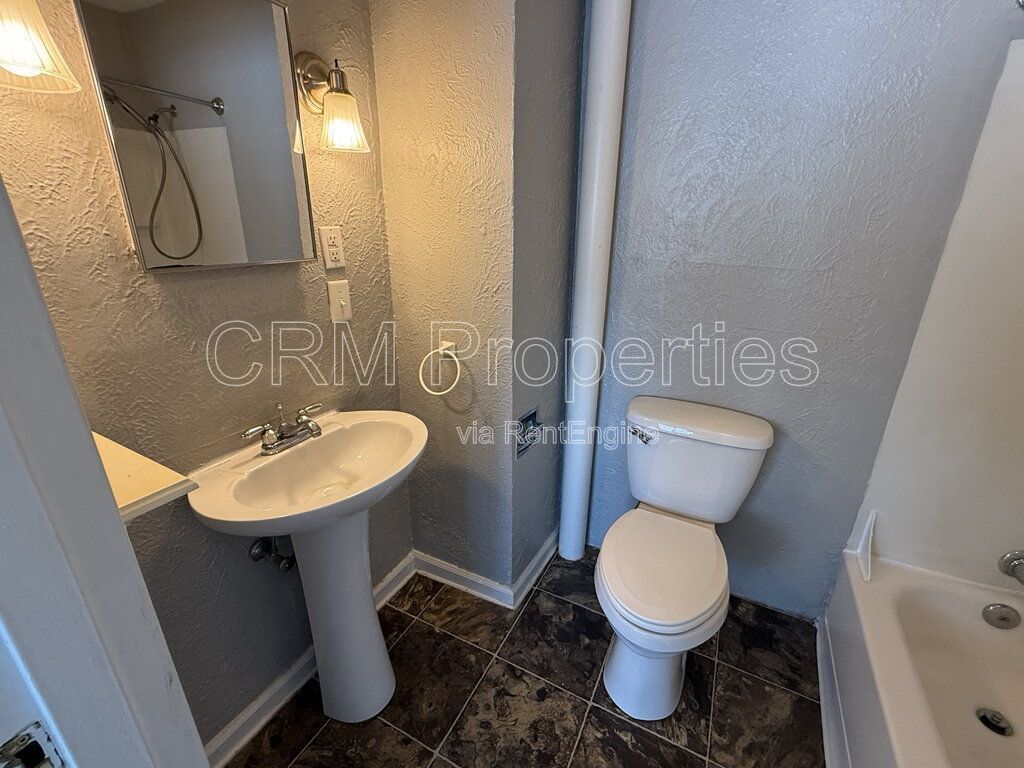 2101 N WHEELING AVE. APT 4, MUNCIE property image